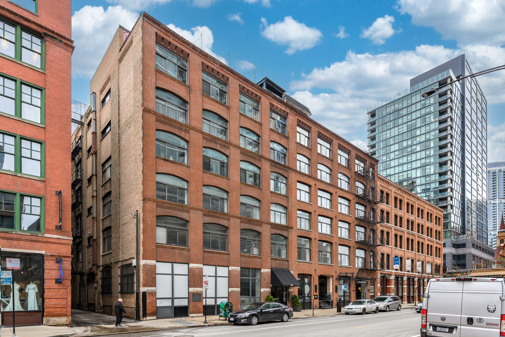 215 West Illinois St Unit 6B  