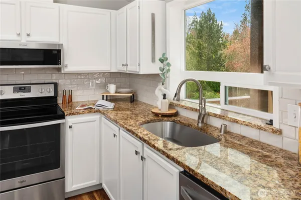 $985,000 | 814 213th Street Southeast, Bothell, WA 98021