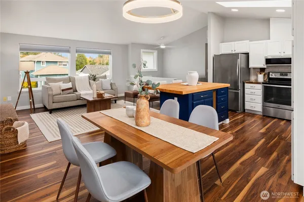$985,000 | 814 213th Street Southeast, Bothell, WA 98021