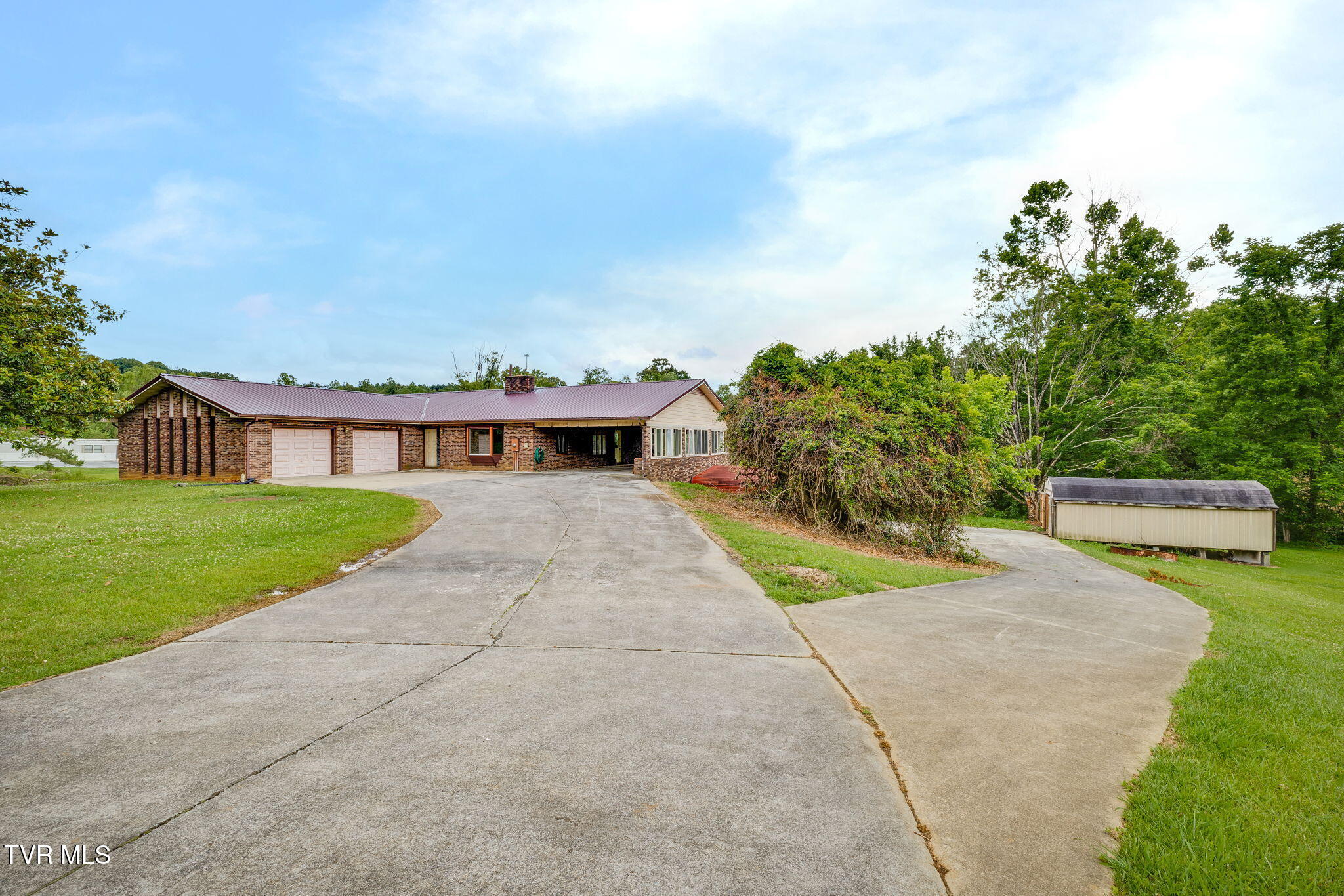 1556 Mill Creek Road Fall Branch, TN 37656 - Photo 3 of 40 003