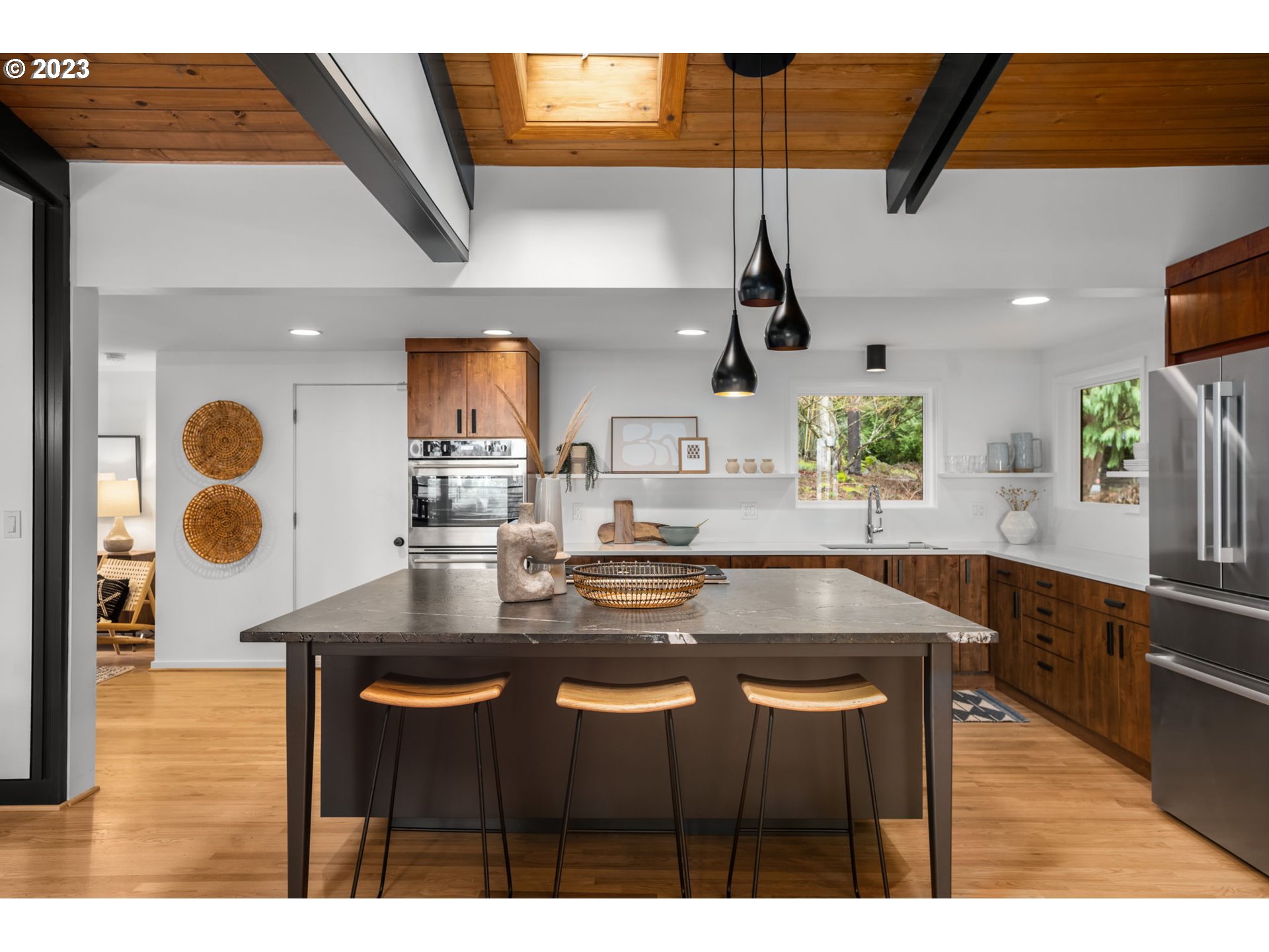 290 Southwest Birdshill Road Portland, OR 97219 - Photo 9 of 32 Gallery Image 9