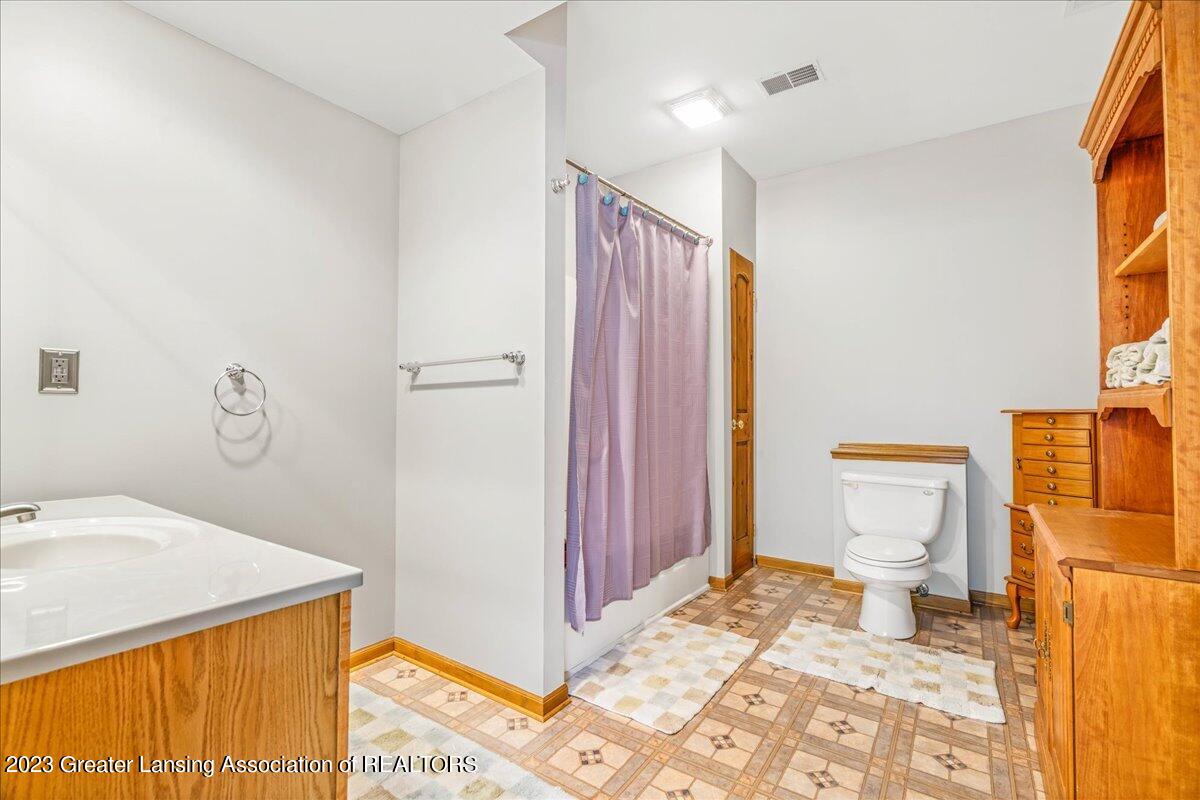 10568 Royston Road Grand Ledge, MI 48837 - Photo 41 of 60 59-Media Jett-43