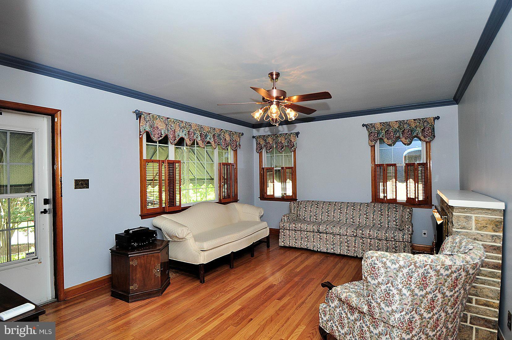1116 Rosedale Avenue Baltimore, MD 21237 - Photo 5 of 22 Living Room