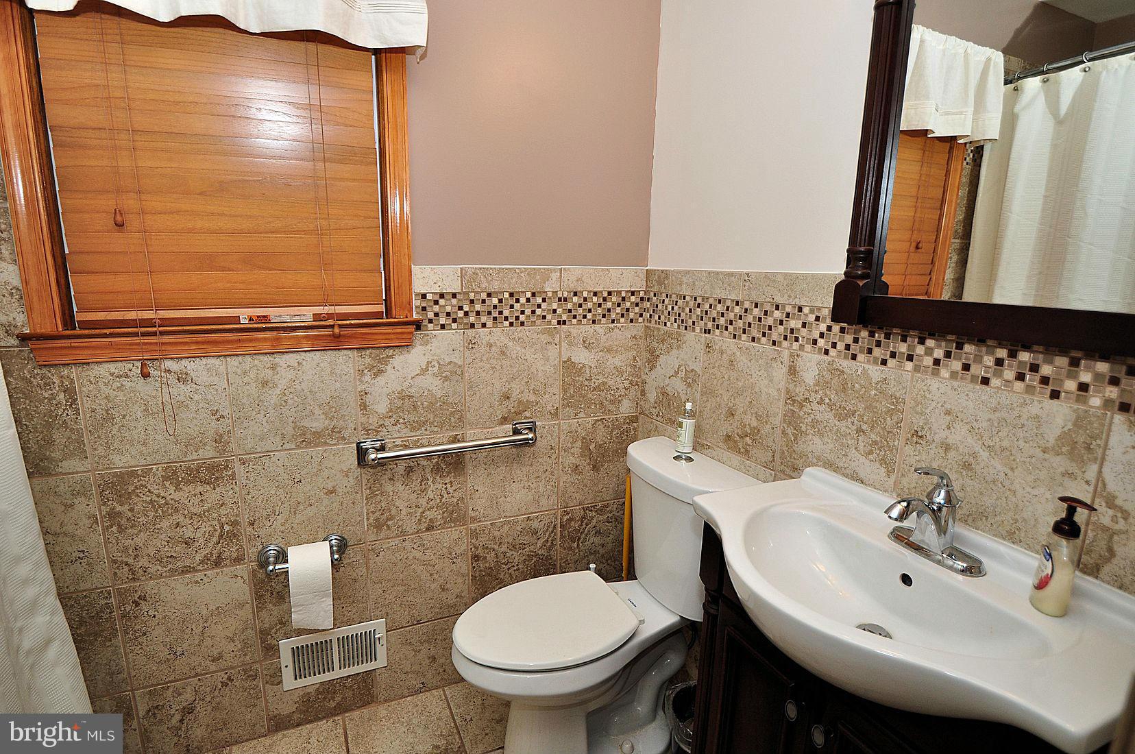 1116 Rosedale Avenue Baltimore, MD 21237 - Photo 9 of 22 Bath