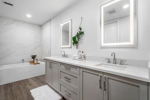 $3,950,000 | 176-184 Lake Drive, Unit 3302, Palm Beach Shores, FL 33404