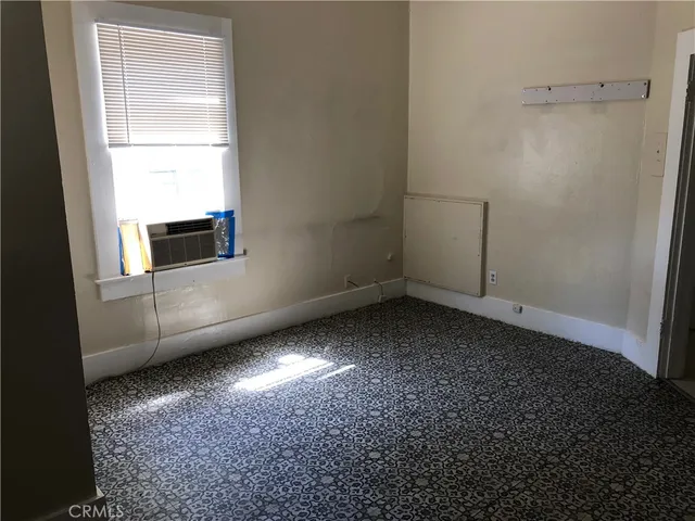 a view of empty room with window