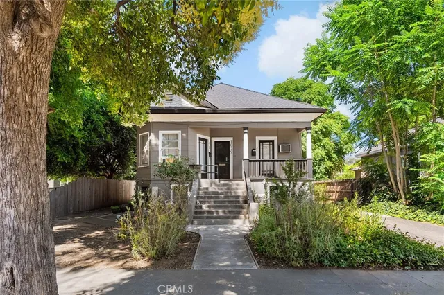 a view of house with a yard