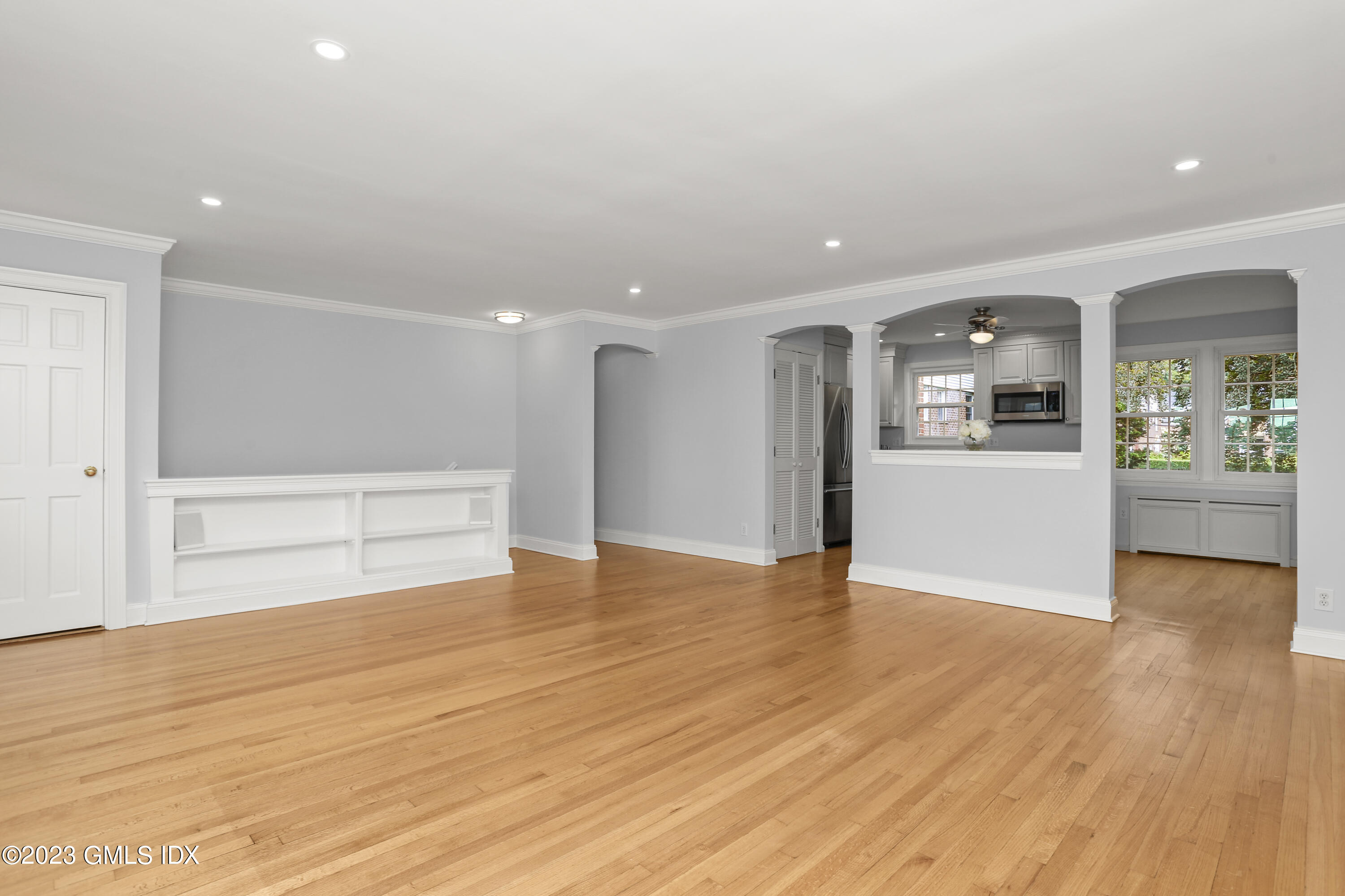 149 Putnam Park, Unit 149 Greenwich, CT 06830 - Photo 16 of 43 a view of a kitchen with wooden floor and a kitchen