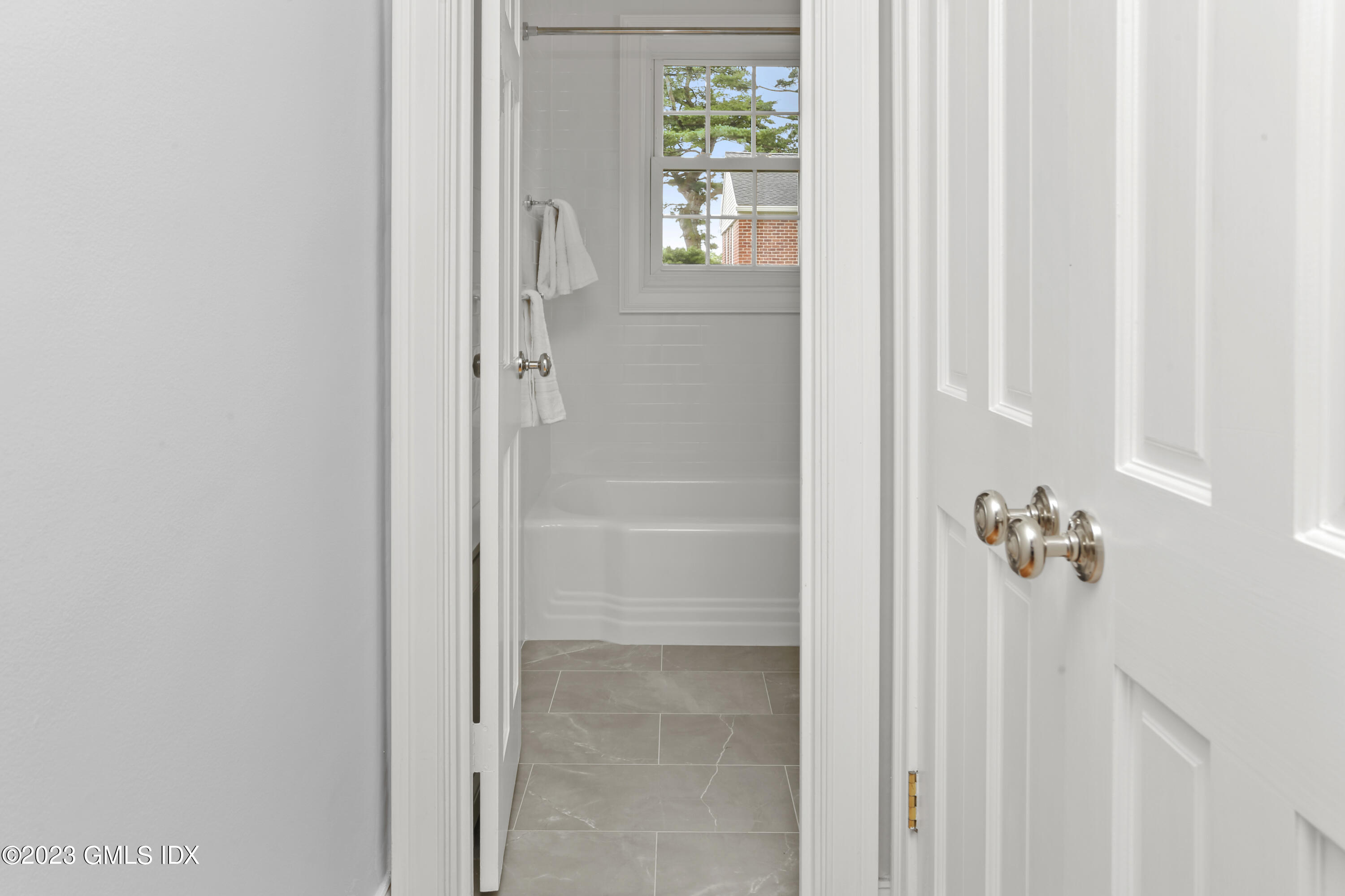 149 Putnam Park, Unit 149 Greenwich, CT 06830 - Photo 25 of 43 a bathroom with a shower