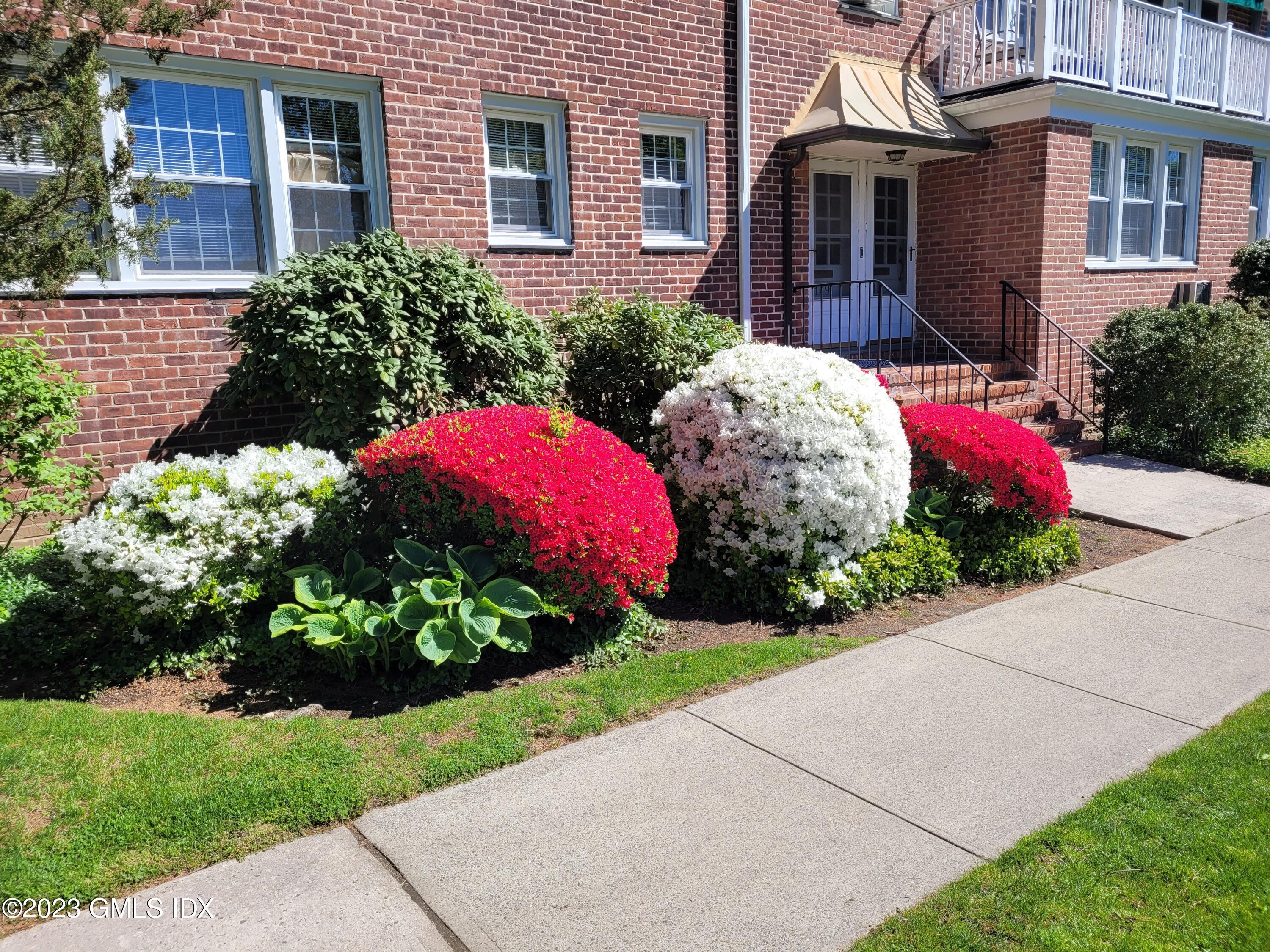 149 Putnam Park, Unit 149 Greenwich, CT 06830 - Photo 37 of 43 a front view of a house