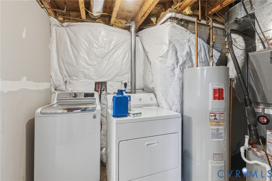 504 Gloucester Drive Ruther Glen, VA 22546 - Photo 19 of 28 a utility room with dryer and washer