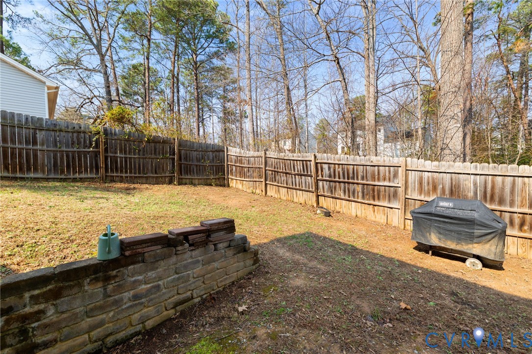 504 Gloucester Drive Ruther Glen, VA 22546 - Photo 20 of 28 a view of a yard with wooden fence
