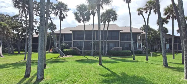 $2,200 | 233 Northeast Edgewater Drive, Unit 203, Jensen Beach, FL 34957