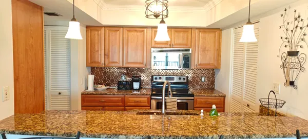 $2,200 | 233 Northeast Edgewater Drive, Unit 203, Jensen Beach, FL 34957
