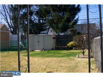 15028 Carter Road Philadelphia, PA 19116 - Photo 11 of 12 Exterior Back