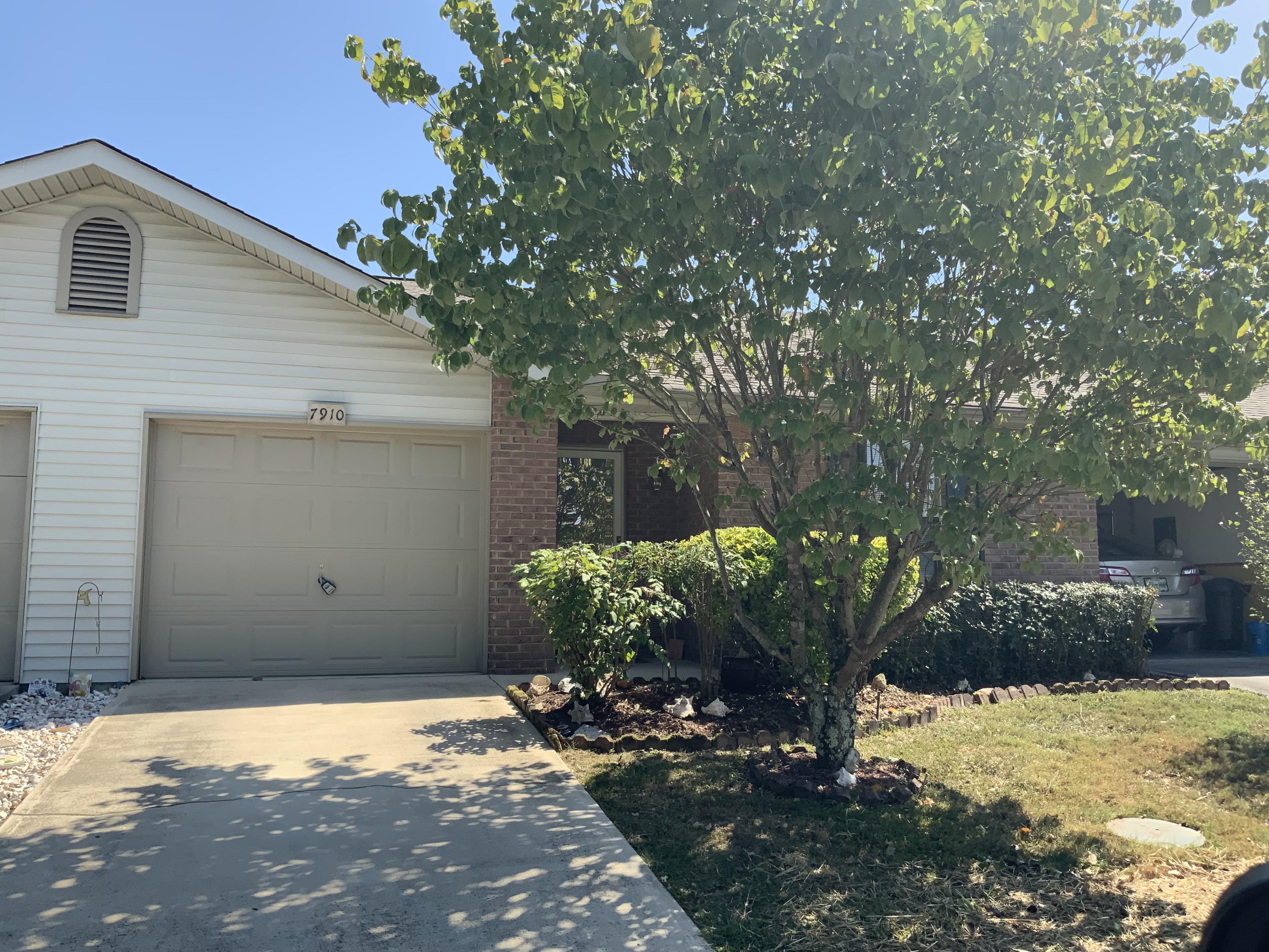 7910 Leverette Way, Unit 5 Powell, TN 37849 - Photo 2 of 13 22B5B231-E5ED-4F8C-96B0-54A3D79C59ED