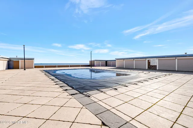 a view of a livingroom with furniture and a ceiling fan