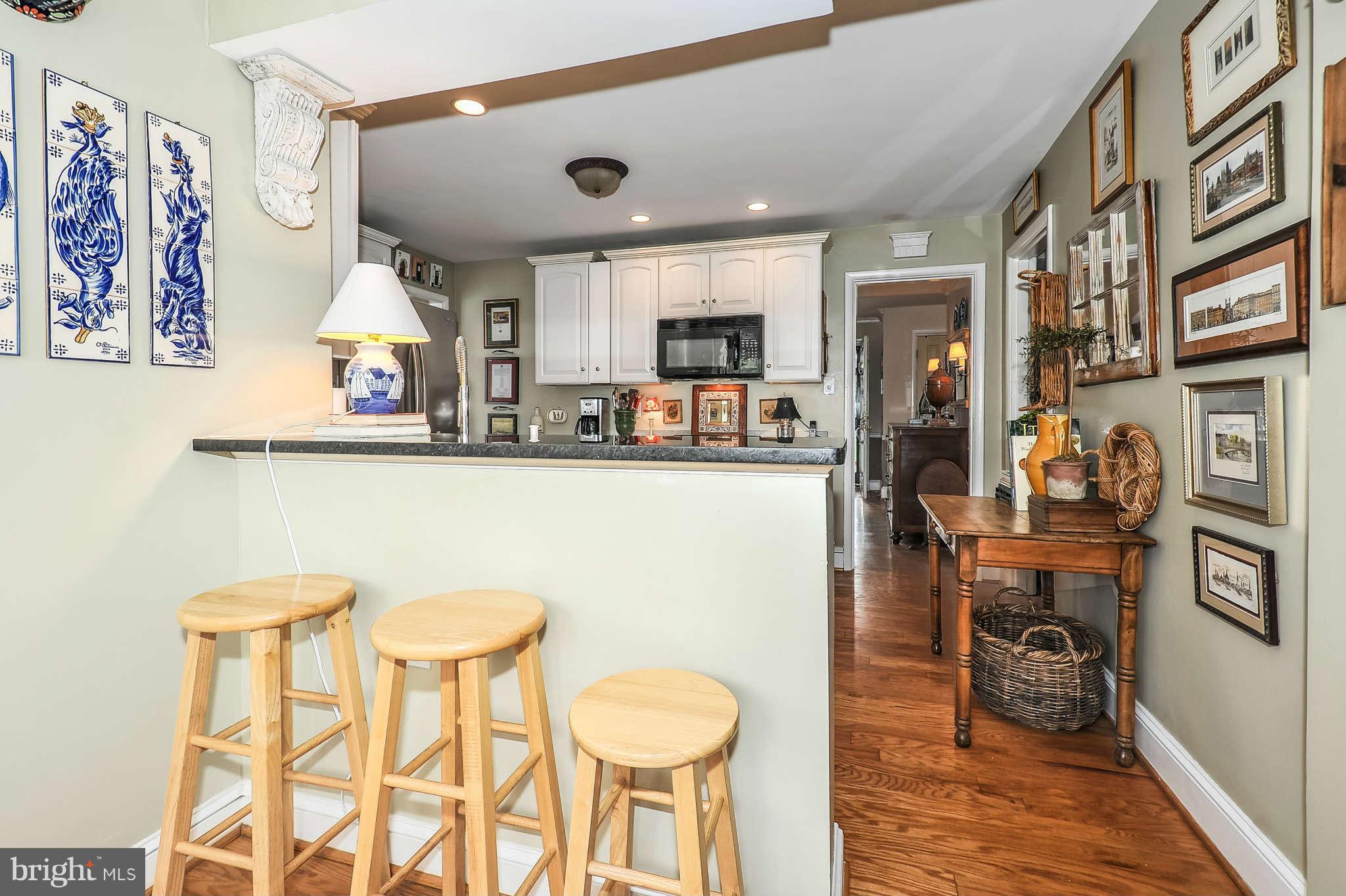 6217 Arkendale Road Alexandria, VA 22307 - Photo 17 of 30 Kitchen Breakfast bar