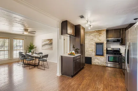 $700,000 | 5702 Fairlane Drive, Austin, TX 78757