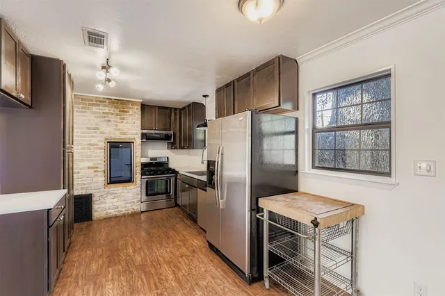 $700,000 | 5702 Fairlane Drive, Austin, TX 78757