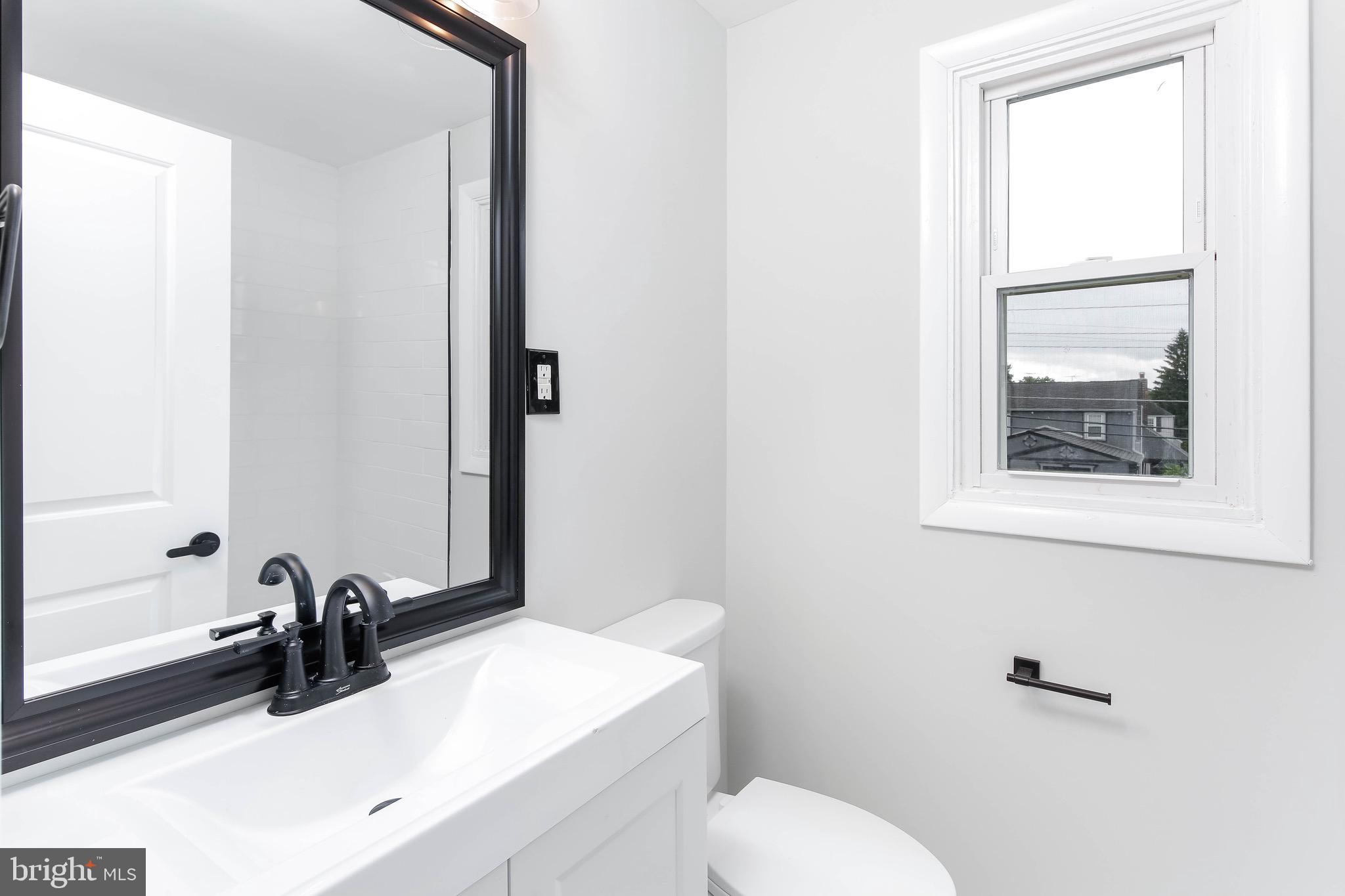 531 Anneslie Road Baltimore, MD 21212 - Photo 32 of 39 Hall bathroom