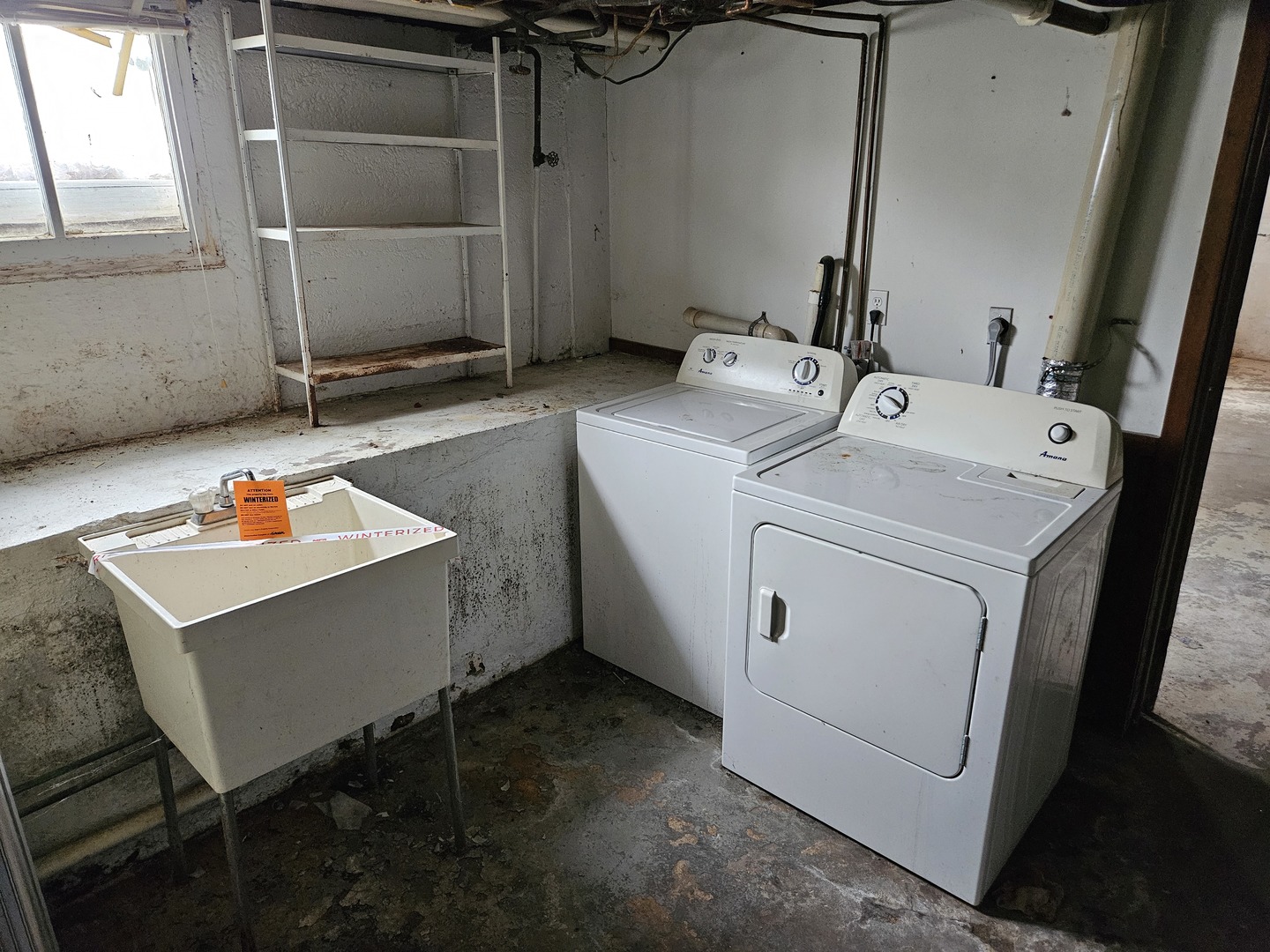 600 North 1st Street Fairfield, IL 62837 - Photo 18 of 23 a utility room with dryer and washer