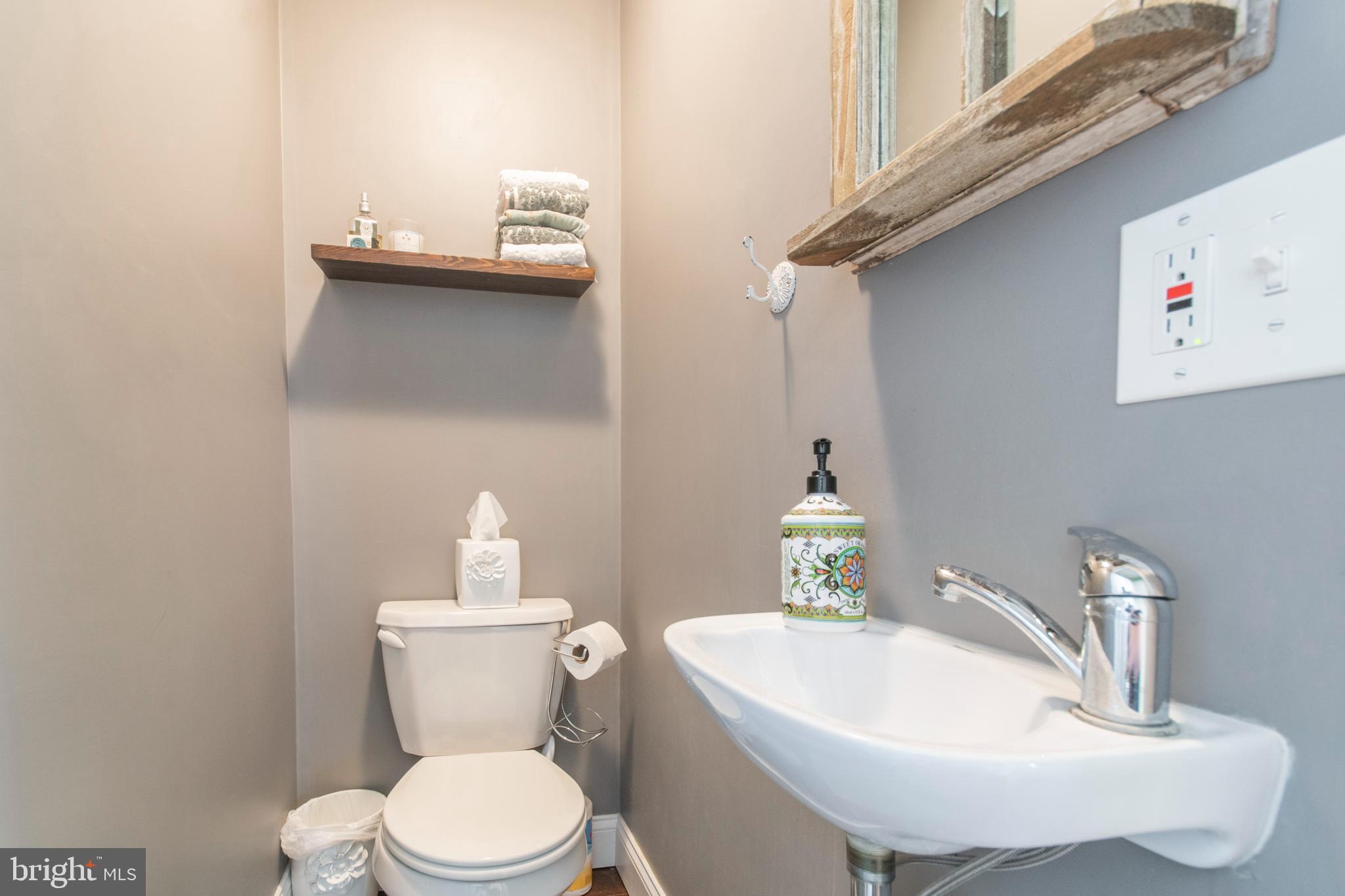 35 Chatham Road Ardmore, PA 19003 - Photo 17 of 28 1st Fl. powder Room