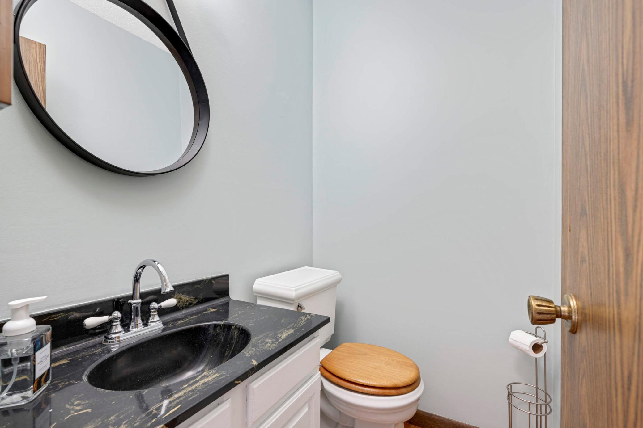 2211 Kings Valley Road Golden Valley, MN 55427 - Photo 12 of 31 Gallery Image 12
