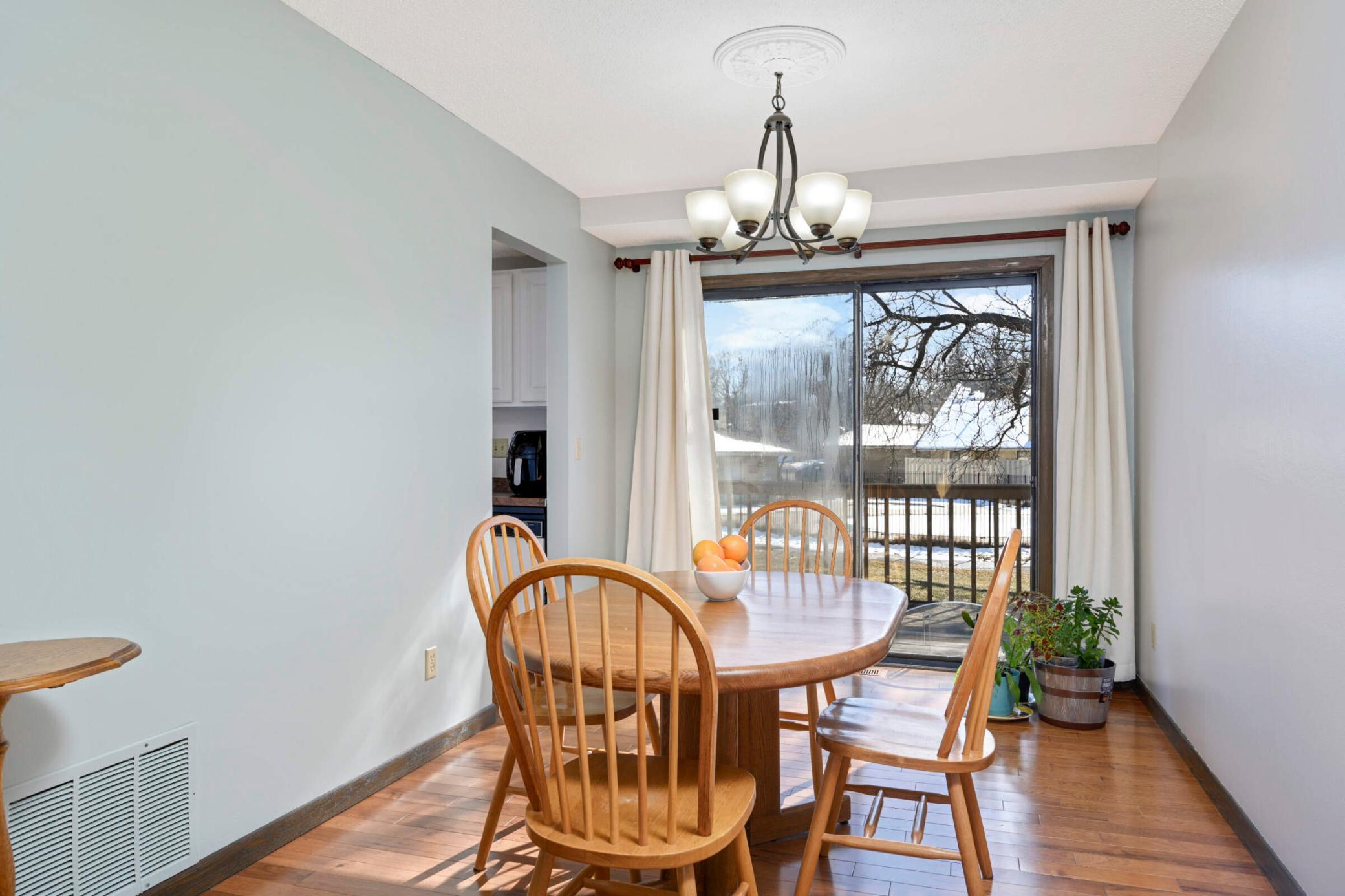 2211 Kings Valley Road Golden Valley, MN 55427 - Photo 8 of 31 Gallery Image 8