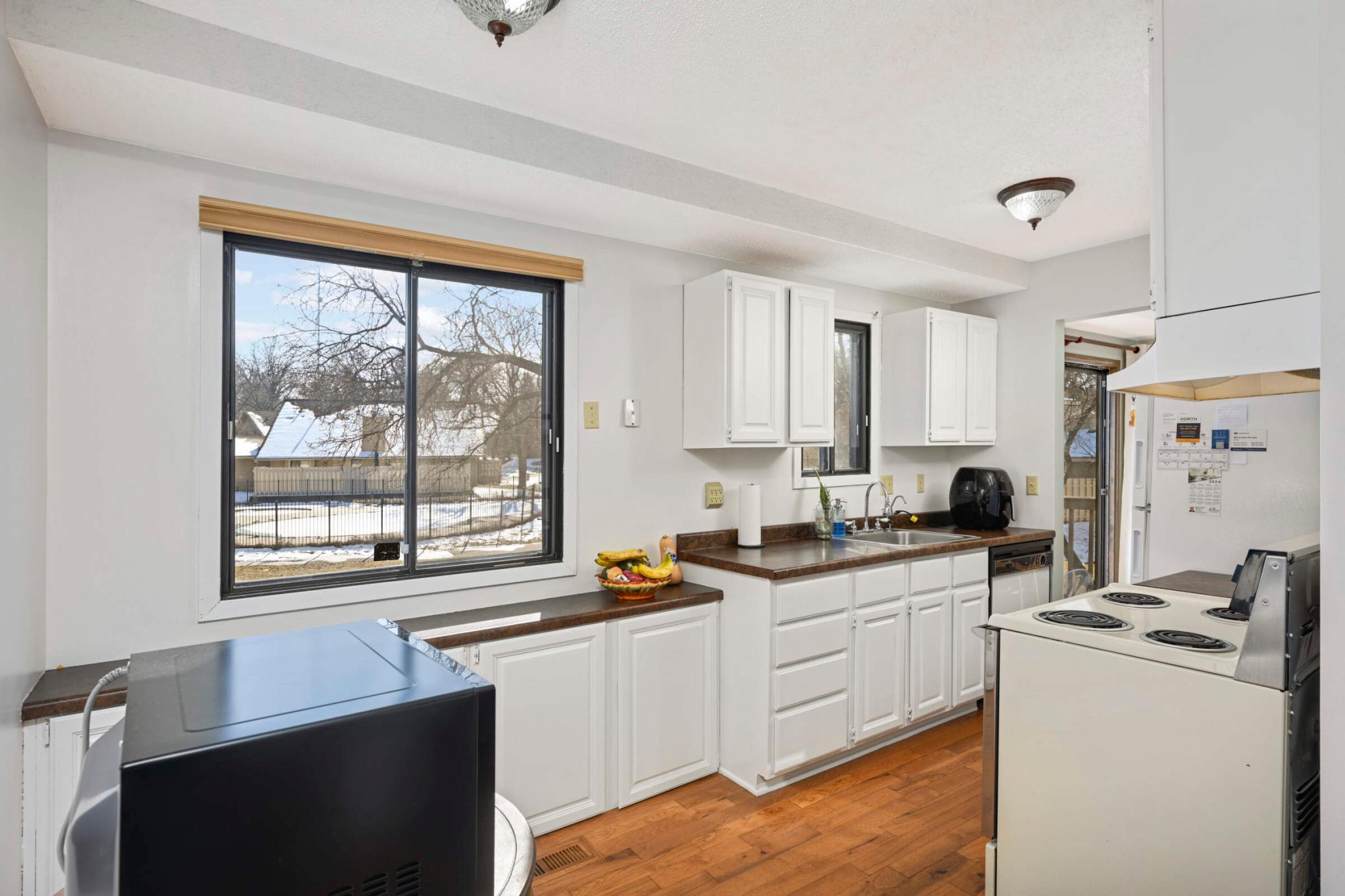 2211 Kings Valley Road Golden Valley, MN 55427 - Photo 9 of 31 Gallery Image 9