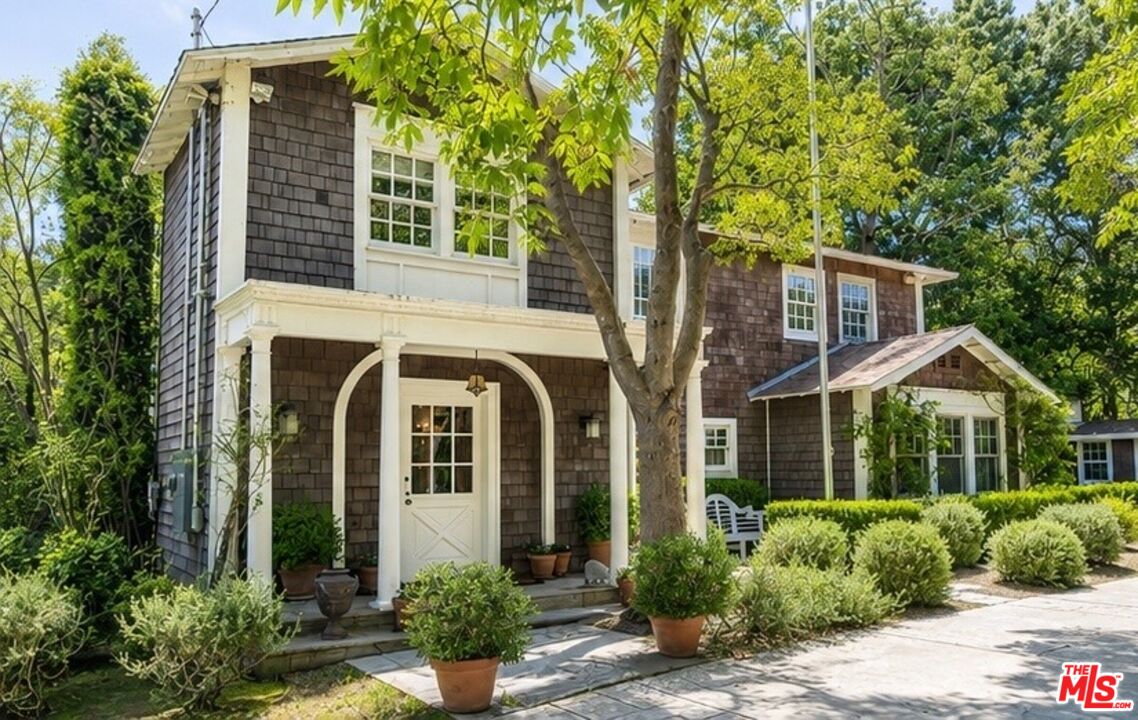 3326 Fryman Road Studio City, CA 91604 - Photo 3 of 27