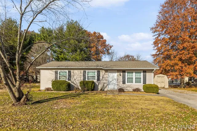 $160,500 | 425 Meadow Drive, Troy, IL 62294