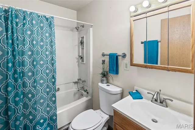 $160,500 | 425 Meadow Drive, Troy, IL 62294