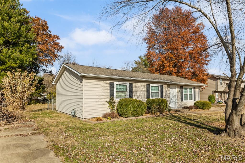 425 Meadow Drive Troy, IL 62294 - Photo 2 of 26