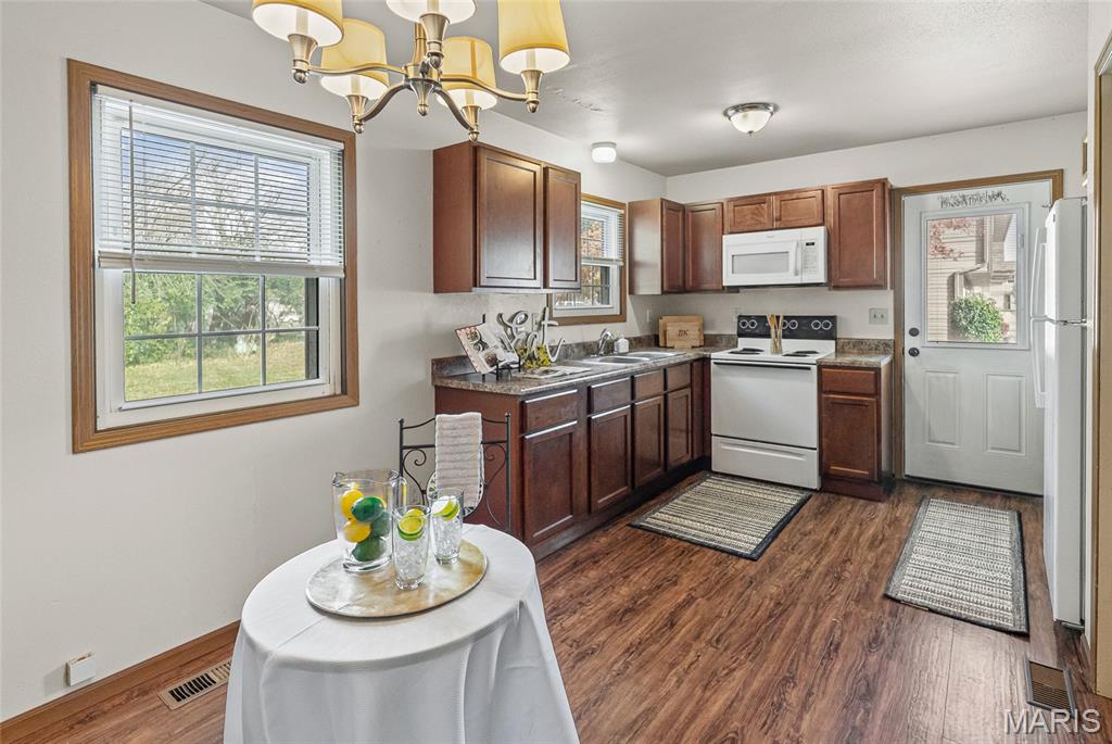 425 Meadow Drive Troy, IL 62294 - Photo 8 of 26