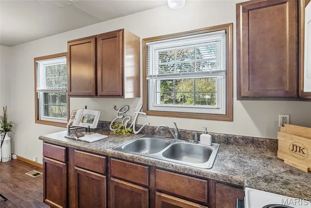 $160,500 | 425 Meadow Drive, Troy, IL 62294