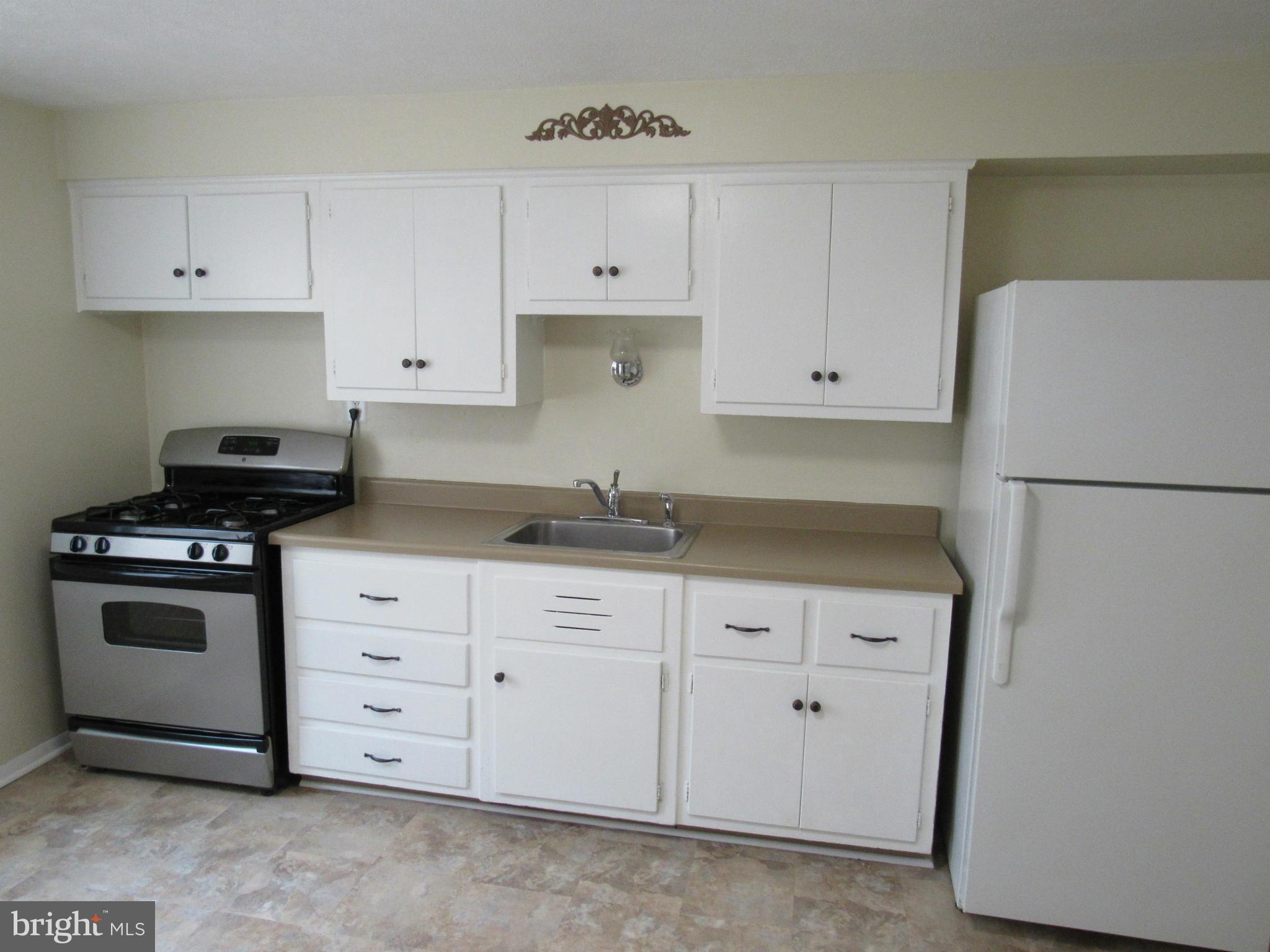 8020 Lansdale Road Baltimore, MD 21224 - Photo 11 of 30 Kitchen