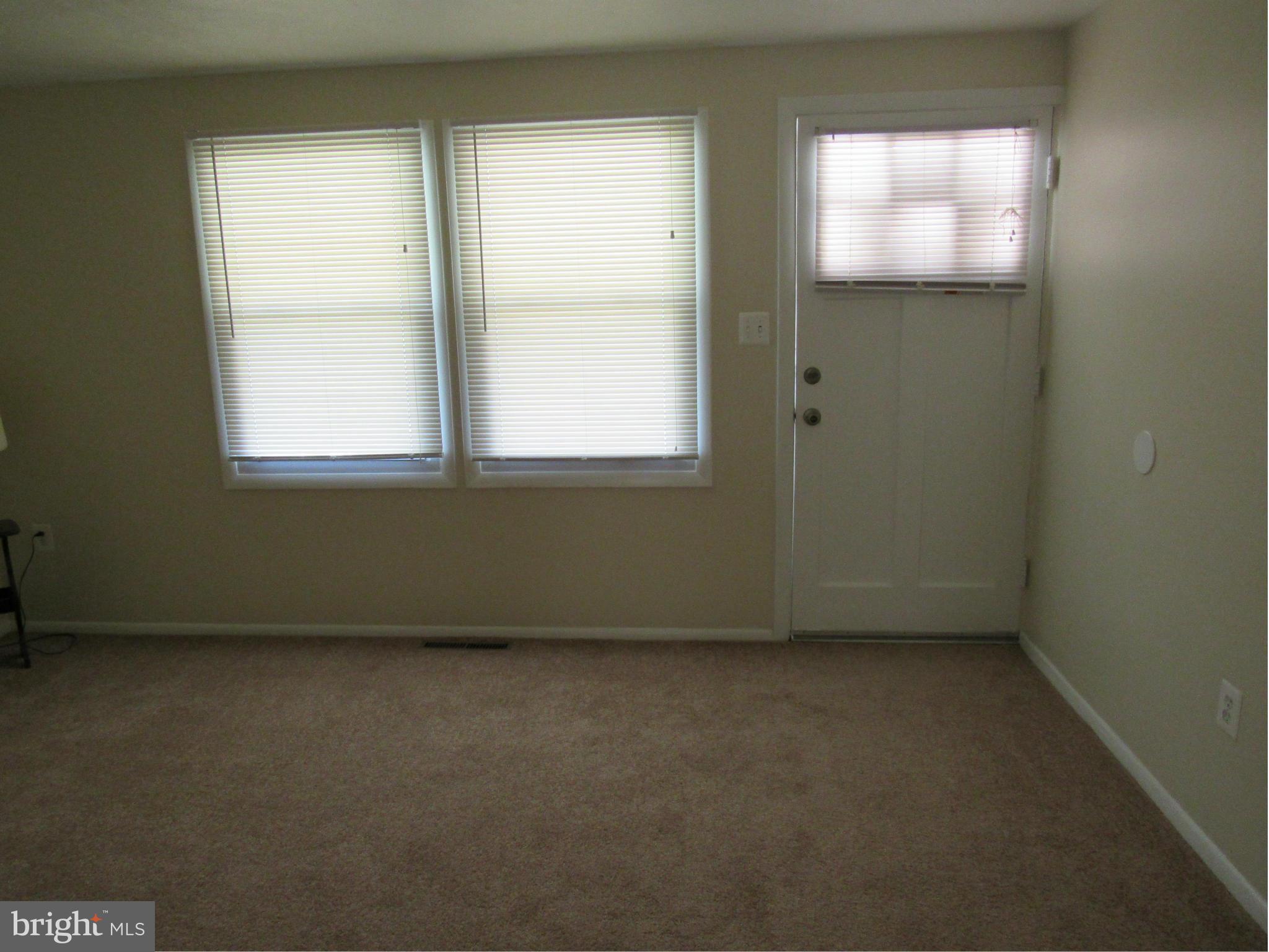 8020 Lansdale Road Baltimore, MD 21224 - Photo 5 of 30 Living Room
