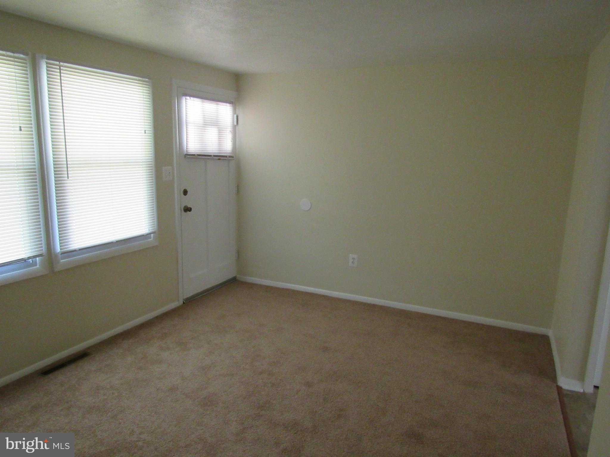 8020 Lansdale Road Baltimore, MD 21224 - Photo 6 of 30 Living Room