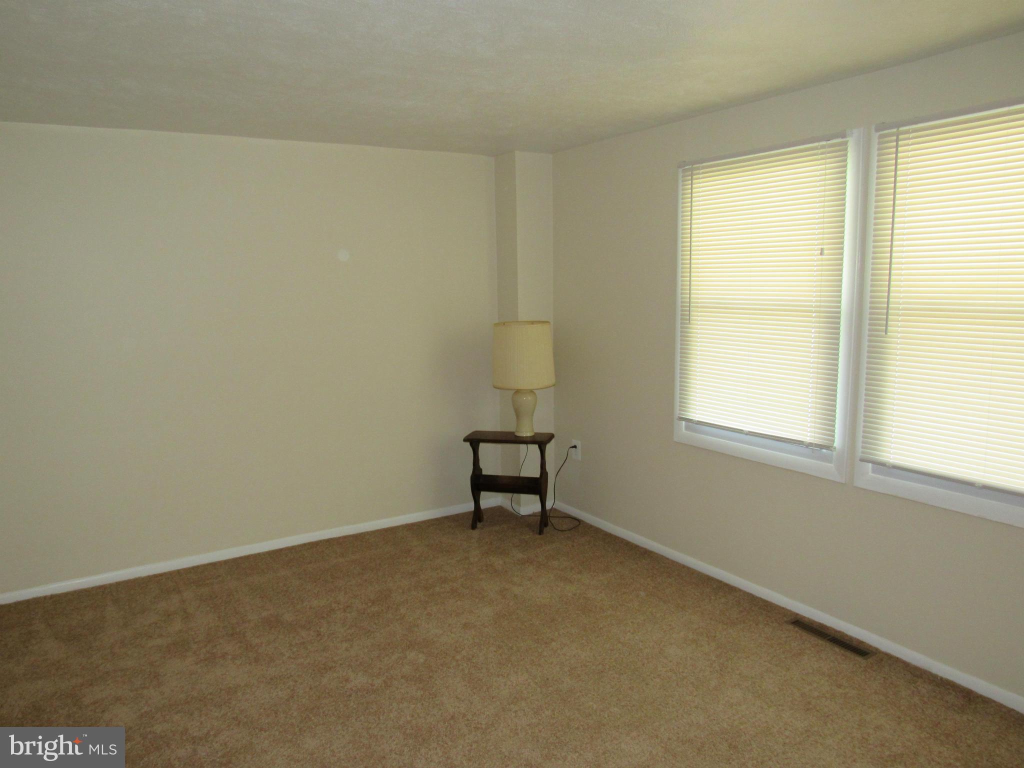 8020 Lansdale Road Baltimore, MD 21224 - Photo 8 of 30 Living Room