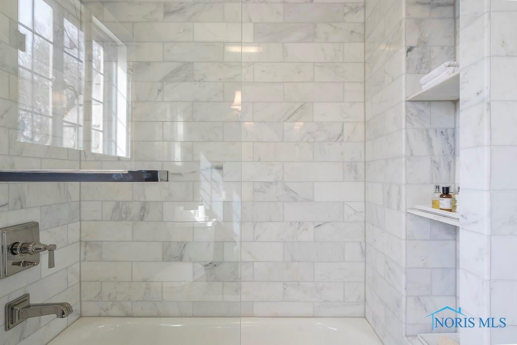3670 Brookside Road Toledo, OH 43606 - Photo 27 of 35 Bathroom