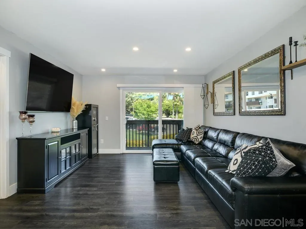 6171 Rancho Mission Road, Unit 113 San Diego, CA 92108 - Photo 4 of 30
