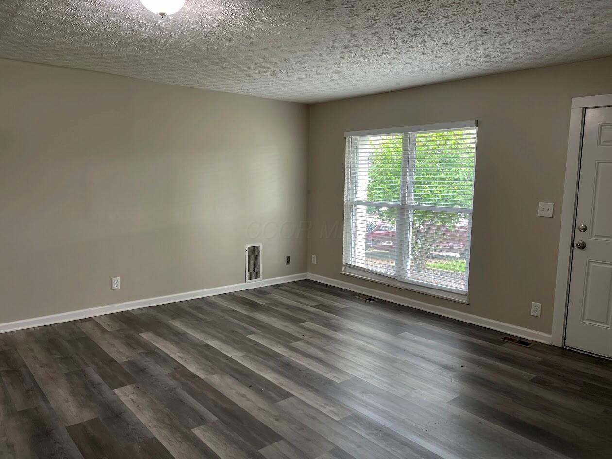 573 Fairholme Road Columbus, OH 43230 - Photo 6 of 25 24