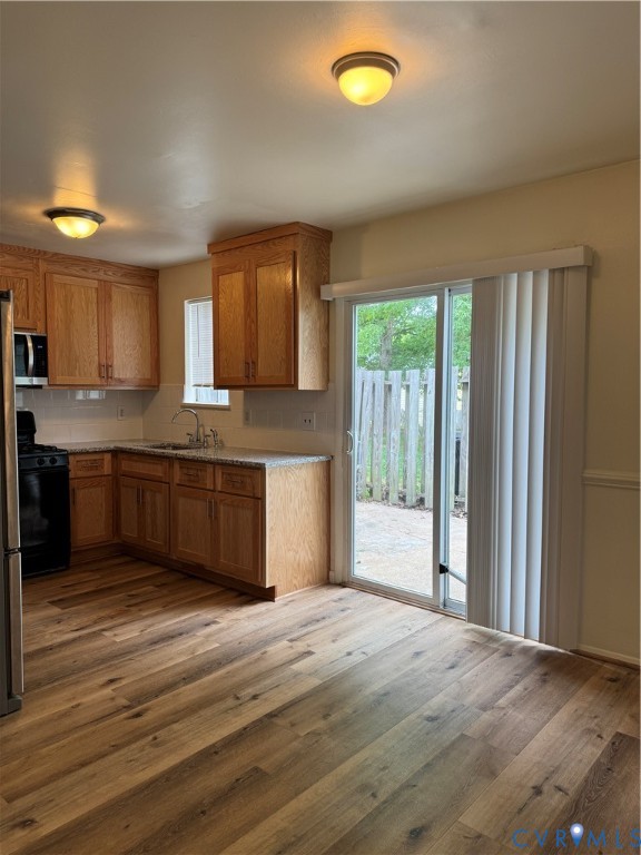 419 Roxana Road Henrico, VA 23075 - Photo 10 of 17 Kitchen featuring wood-finish flooring, light wood