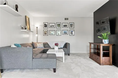 $198,000 | 5004 Grand Avenue, Unit E, Kansas City, MO 64112