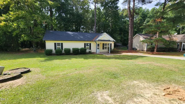 a view of a house with a yard