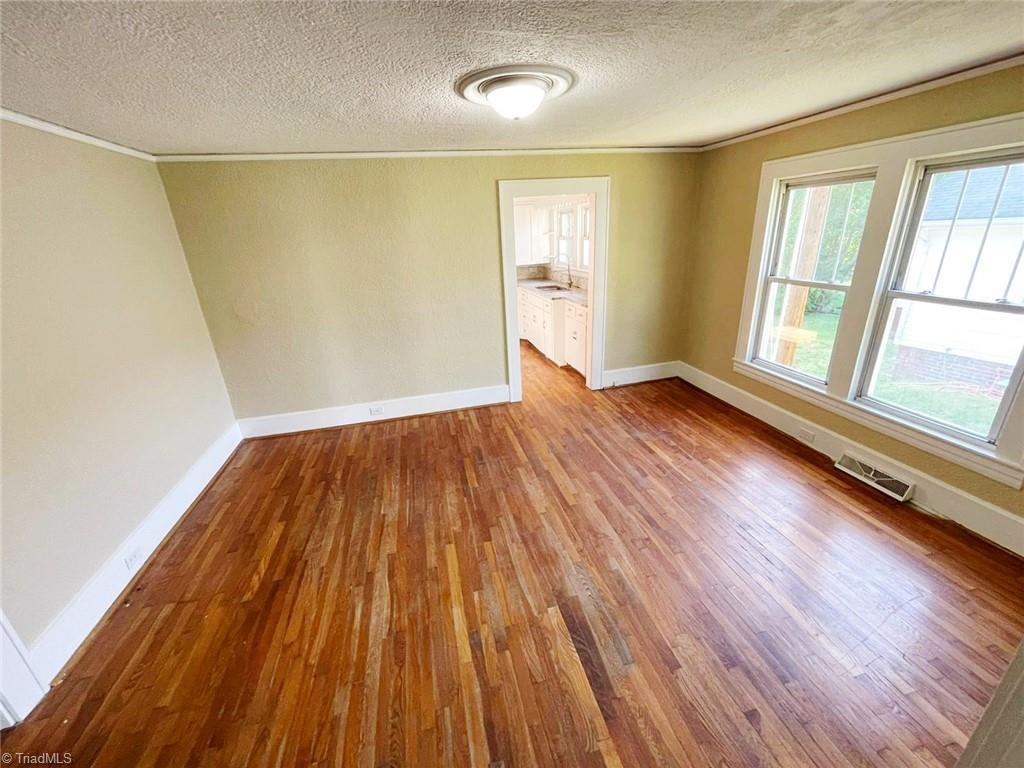 936 Forrest Street High Point, NC 27262 - Photo 9 of 20 Gallery Image 9