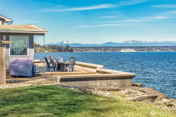 $975,000 | 10873 Point Vashon Drive Southwest, Vashon, WA 98070