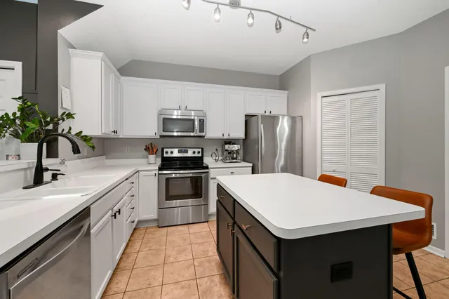 $275,000 | 11879 85th Place North, Maple Grove, MN 55369