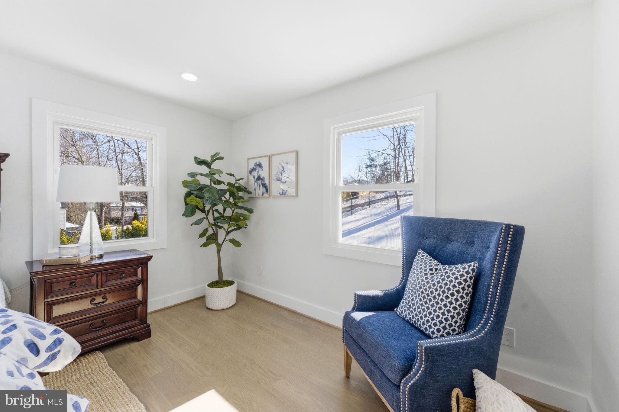 8615 Kerry Lane Springfield, VA 22152 - Photo 13 of 50 a living room with furniture flowerpot and a window